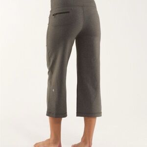 Lululemon Relaxed Fit Crop Pants Heather Gray Women’s Size 8 Yoga‎ Athleisure